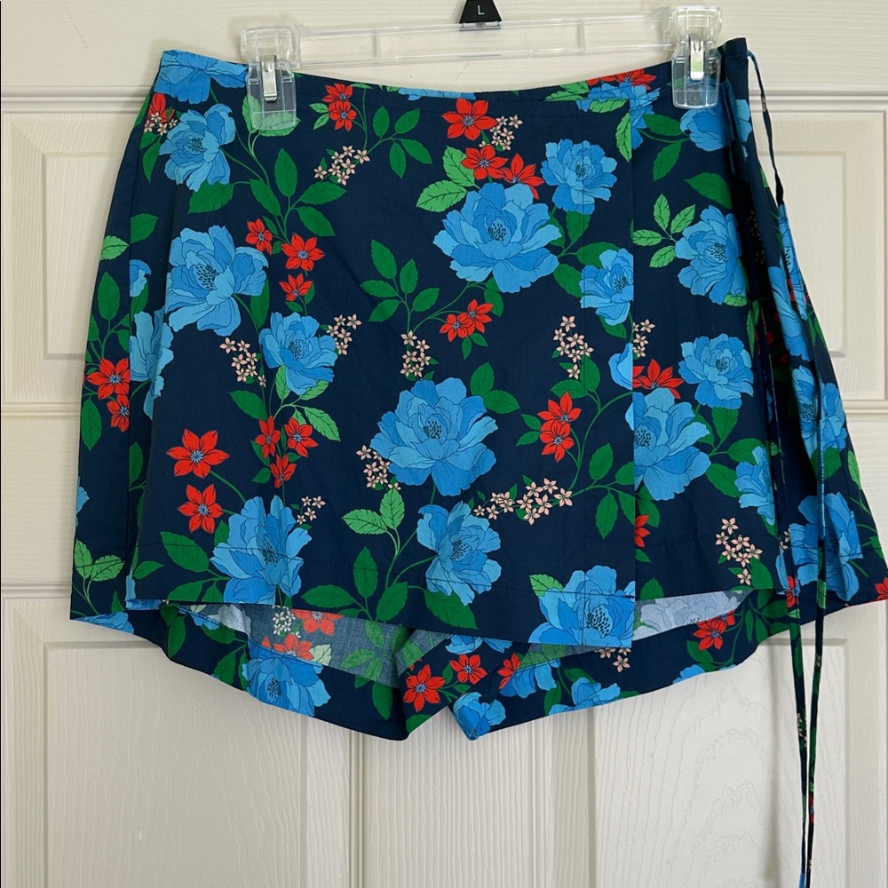 J. Crew Floral Skort with Green and Red Accents - unworn, size 8. 100% cotton